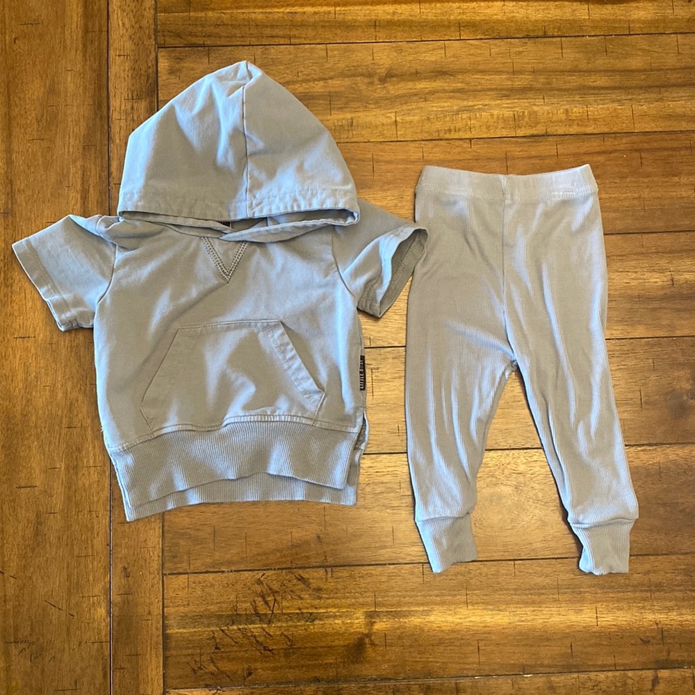 Little bipsy matching set: boys legs with matching short sleeve hoodie.